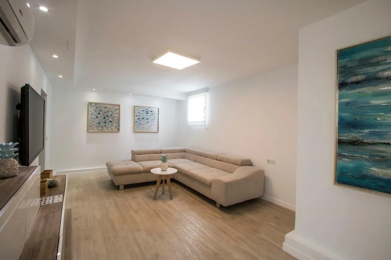 Flower Beach Suite 1 Playa Honda  Apartmán Playa Honda (Lanzarote)